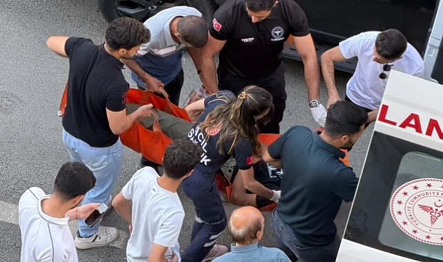 Hakkâri Yüksekova’da Caddede Fenalaşan Vatandaş Hastaneye Kaldırıldı